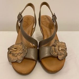 Floral detail sandals, size 5